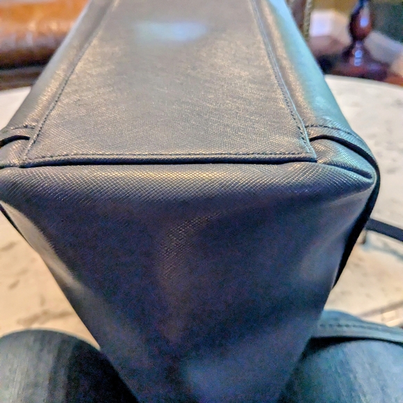 Coach Dark Blue Peyton Leather Shoulder Bag with Gold Hardware - Picture 4 of 9